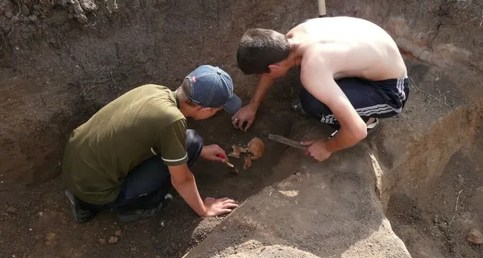 d1ff3bf910af12ec-w373-h200